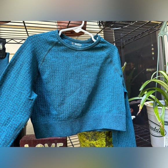 PRETTY LITTLE THING NWOT Blue Leggings W/Matching Long Sleeve Crop Size S - Picture 10 of 15